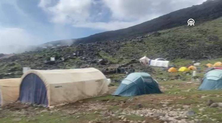 Ağrı Dağı’nda donarak ölen dağcıların cenazeleri indiriliyor - Resim: 23